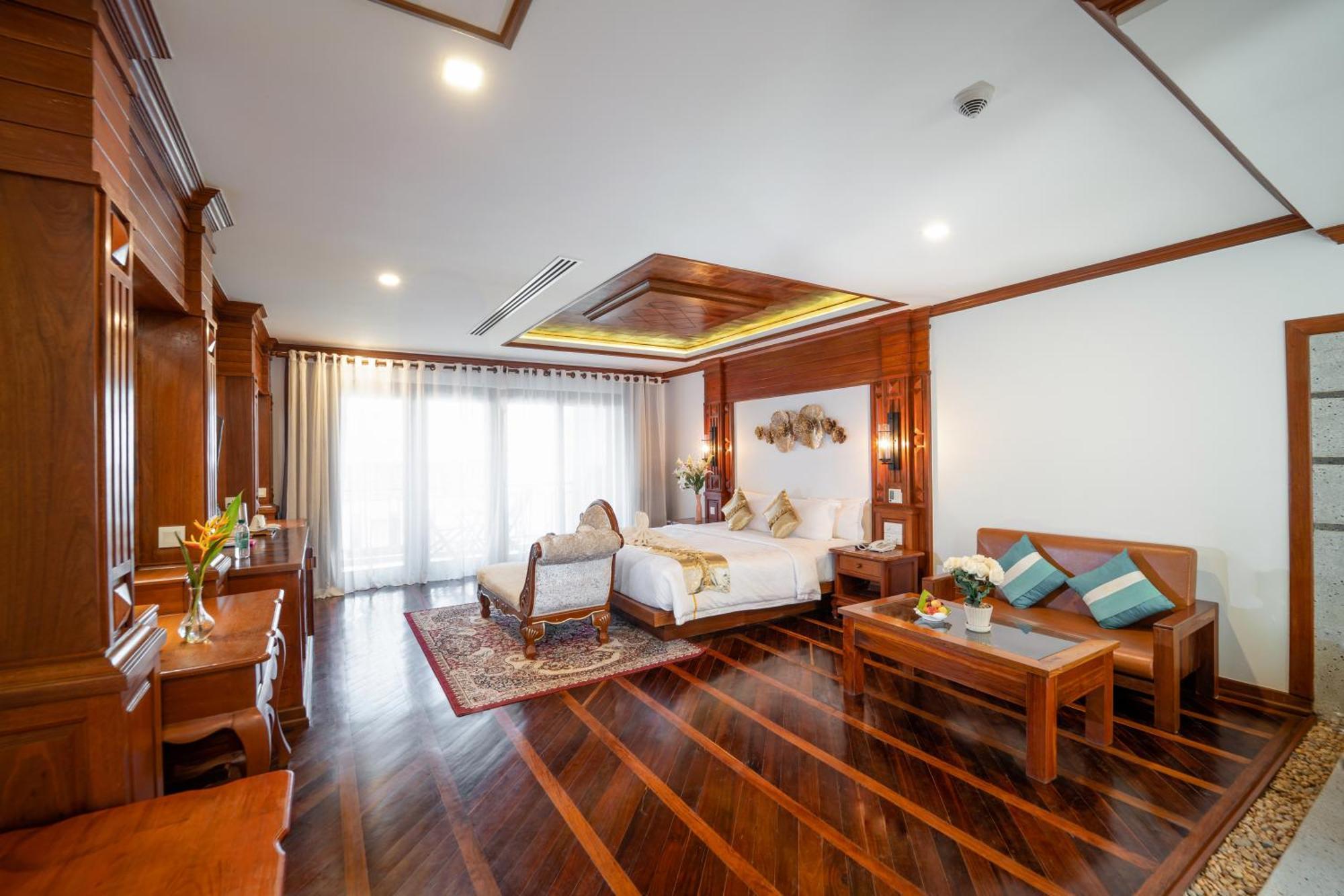 The Night Hotel 4*