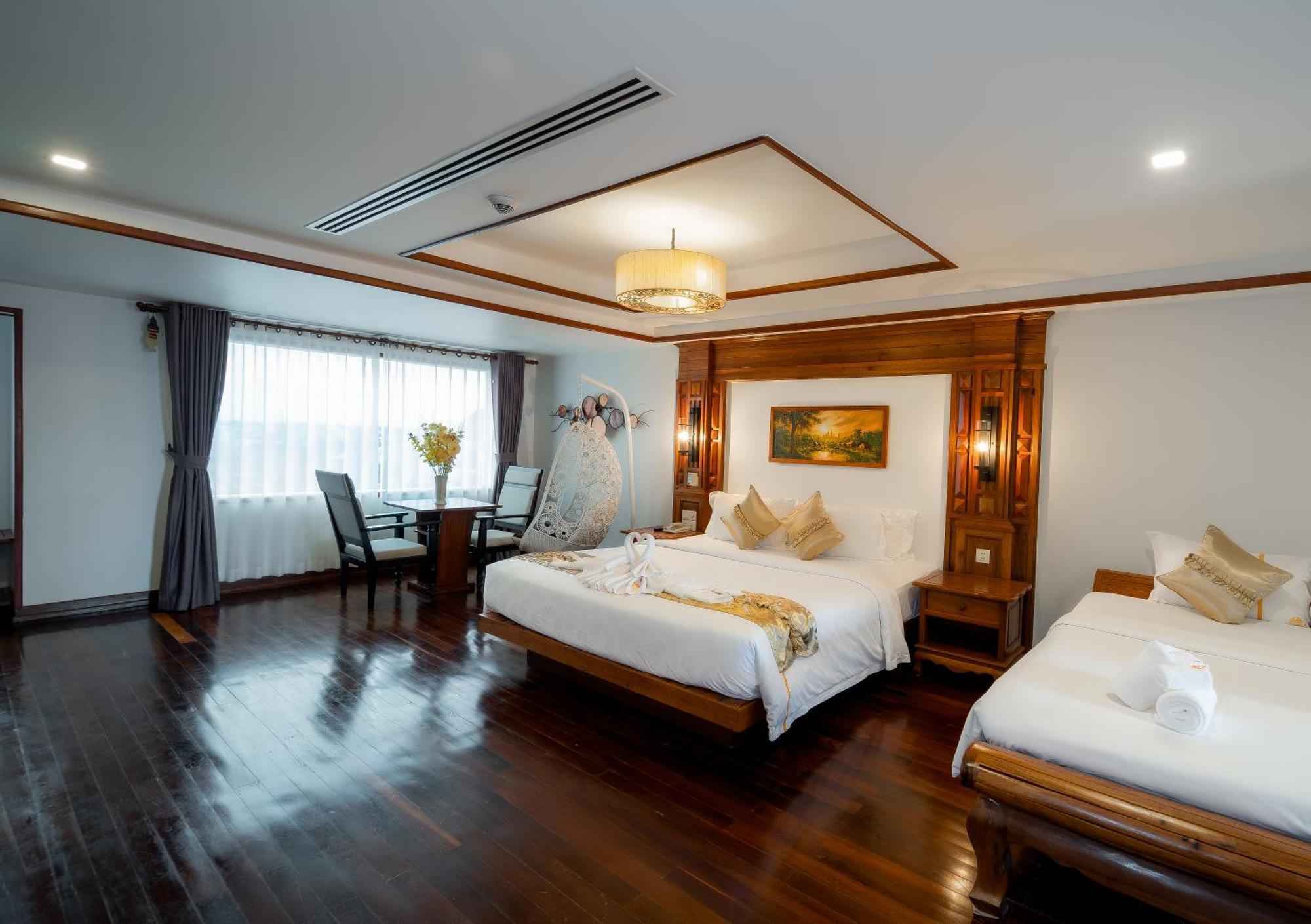 Hotel The Night Hotel 4*