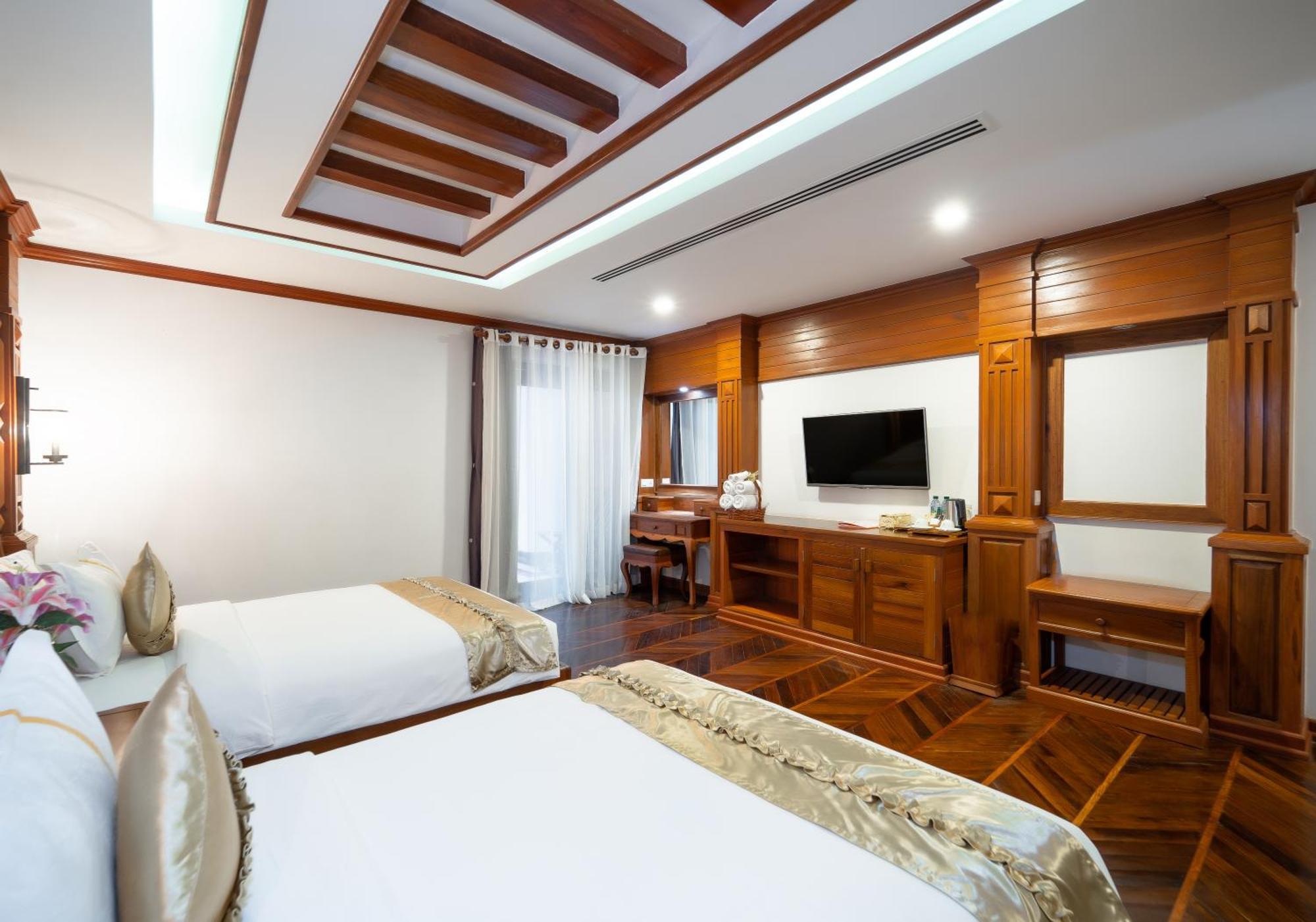 Hotel The Night Hotel 4*